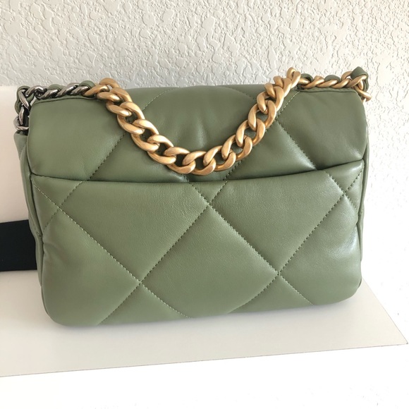 Brand new CHANEL small 19 green handbag - Picture 9 of 16